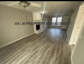 1422 E Penrose Ln in Olathe, KS - Building Photo - Building Photo
