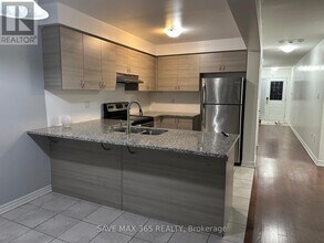 270 Grovehill Cres in Kitchener, ON - Building Photo - Building Photo