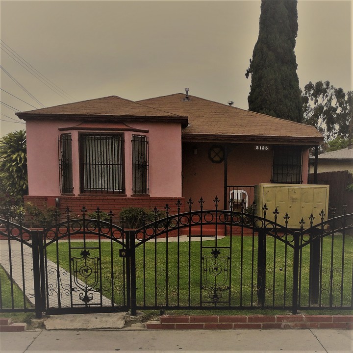 5125 Santa Ana St in Cudahy, CA - Building Photo