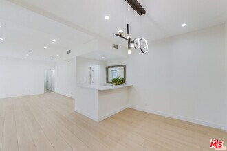 1727 S Bentley Ave in Los Angeles, CA - Building Photo - Building Photo