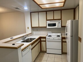 7 Stanford in Irvine, CA - Building Photo - Building Photo