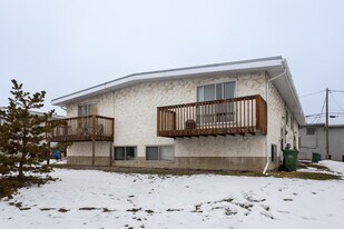 3234C 19 Av SE in Calgary, AB - Building Photo