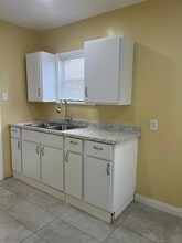 652 School Ave in East Los Angeles, CA - Building Photo - Building Photo