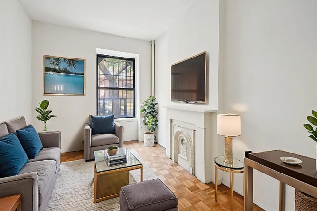 325 E 89th St in New York, NY - Building Photo - Building Photo