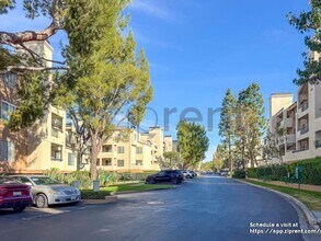 5500 Owensmouth Ave in Los Angeles, CA - Building Photo - Building Photo