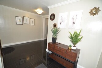 5th Street Apartments- Luxurious Bedrooms in Los Angeles, CA - Building Photo - Building Photo