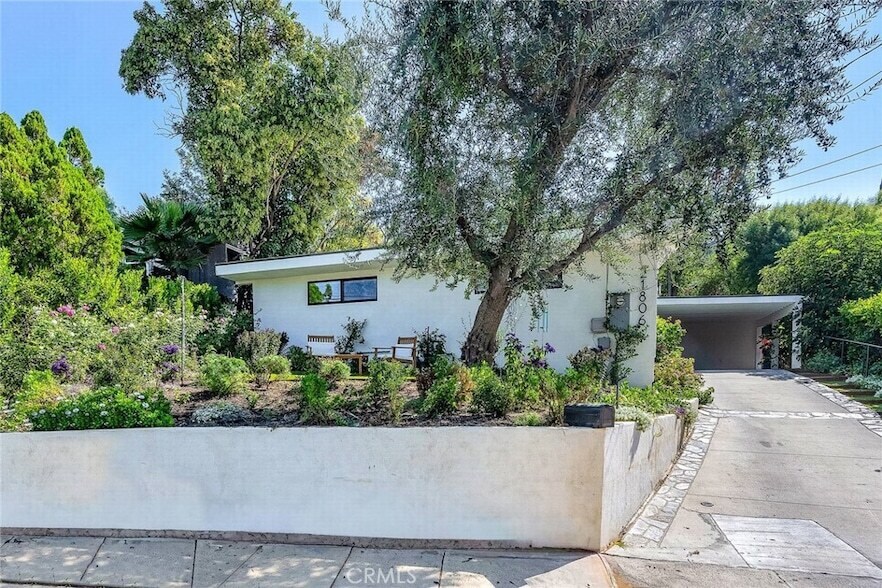 21806 Ybarra Rd, Unit 3 in Los Angeles, CA - Building Photo