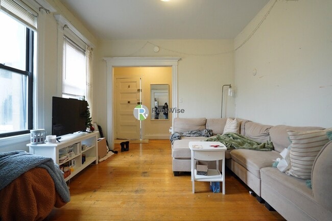 72 Gardner St, Unit D6 in Boston, MA - Foto de edificio - Building Photo