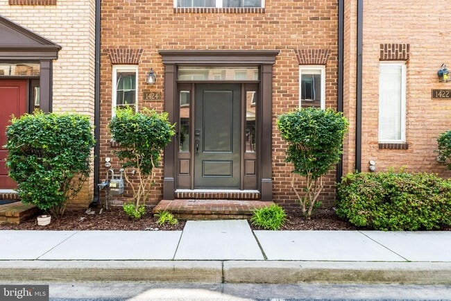 property at 1424 Trafalgar Ln