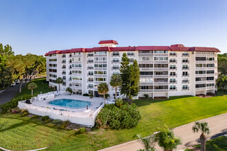 Villa Dora Condos in Mount Dora, FL - Building Photo - Building Photo