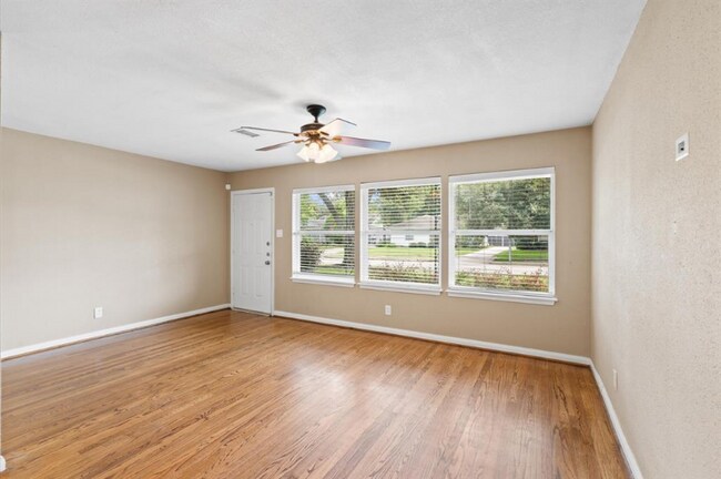 4110 Woodfin St in Houston, TX - Foto de edificio - Building Photo