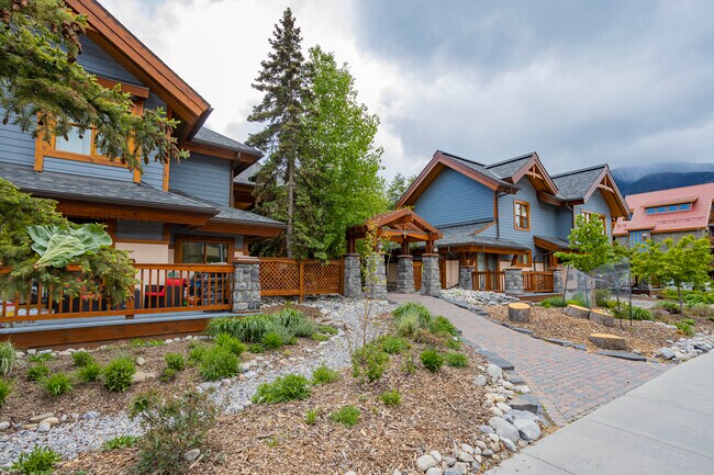 406 Marten St in Banff, AB - Building Photo - Building Photo