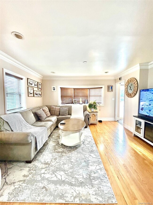 745 S Oyster Bay Rd in Bethpage, NY - Building Photo - Building Photo