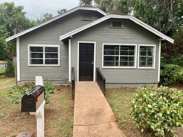 property at 711 Dent St