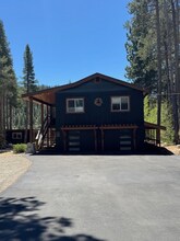 11869 Deerfield Dr in Truckee, CA - Building Photo - Building Photo