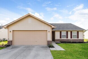 748 Millbrook Dr in Avon, IN - Building Photo