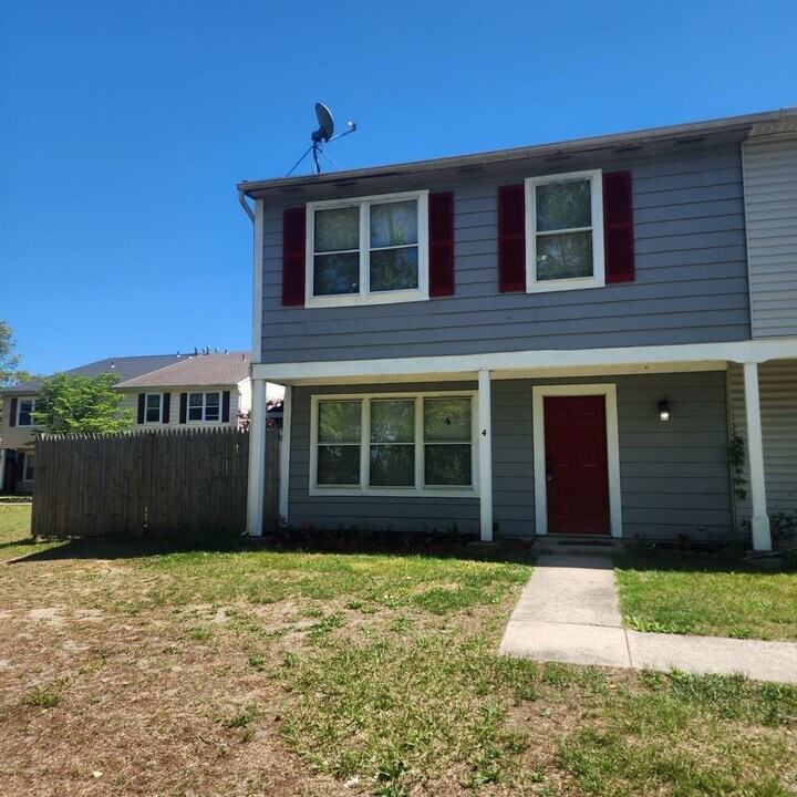 4 Logan Ct in Sicklerville, NJ - Building Photo