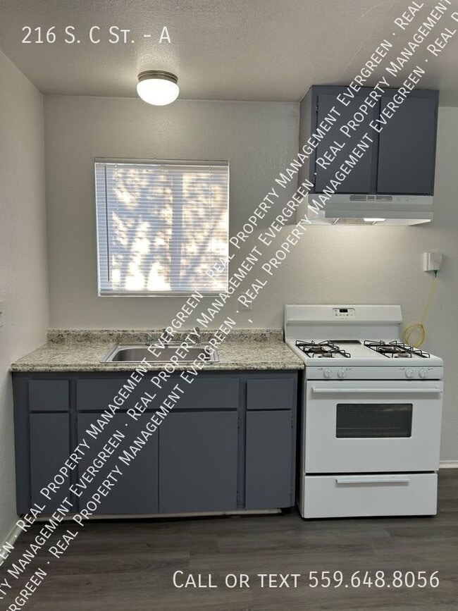 216 C St in Porterville, CA - Building Photo - Building Photo