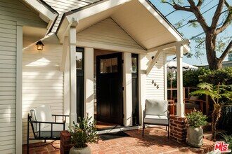866 N Doheny Dr in West Hollywood, CA - Building Photo - Building Photo