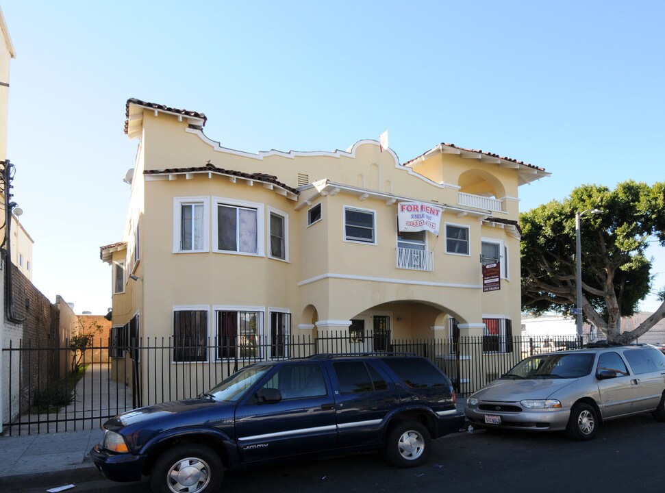 228 W 28th St in Los Angeles, CA - Building Photo