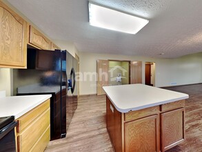 318 Shawnee Loop S in Pataskala, OH - Building Photo - Building Photo