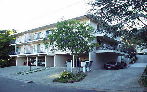 Strawberry Apartments in Mill Valley, CA - Building Photo - Building Photo