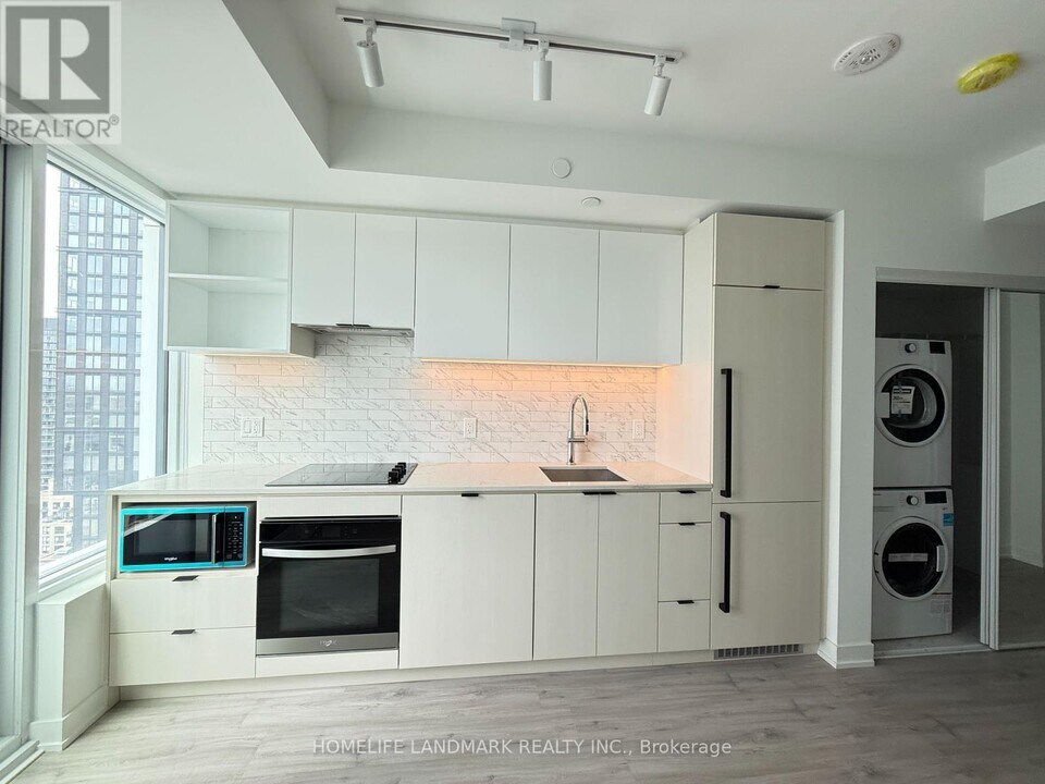252-2252 Church St in Toronto, ON - Building Photo