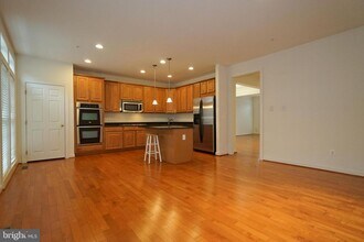 7981 Reserve Way in Vienna, VA - Building Photo - Building Photo