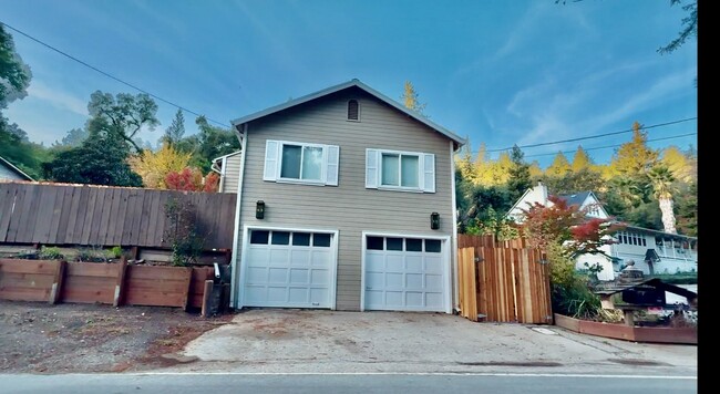 13825 Bear Creek Rd in Boulder Creek, CA - Foto de edificio - Building Photo