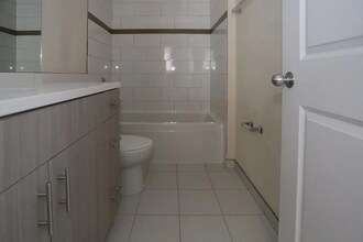 3710 N Wilton Ave, Unit 2 in Chicago, IL - Building Photo - Building Photo