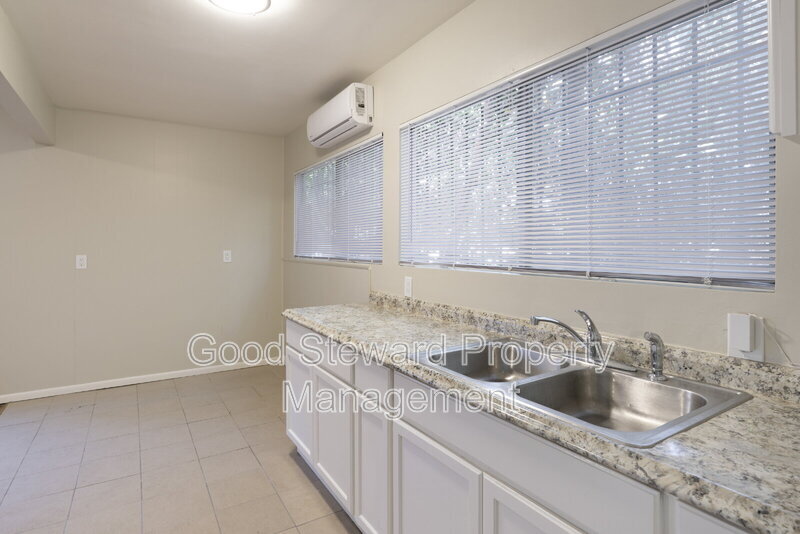 1433 W Pine St in Santa Ana, CA - Building Photo