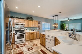 7237 W Mesa Vista Ave in Las Vegas, NV - Building Photo - Building Photo