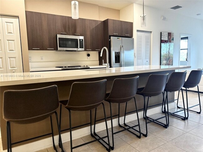10419 NW 82nd St, Unit 7 in Doral, FL - Building Photo - Building Photo