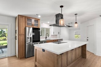 10 SE Splitrail Cir in Jupiter, FL - Building Photo - Building Photo
