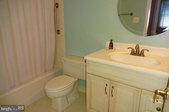 801 S Pitt St-Unit -427 in Alexandria, VA - Building Photo - Building Photo