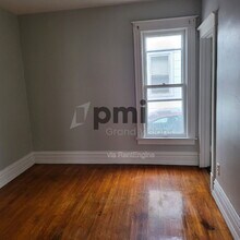 852 W Waggoner St in Decatur, IL - Building Photo - Building Photo