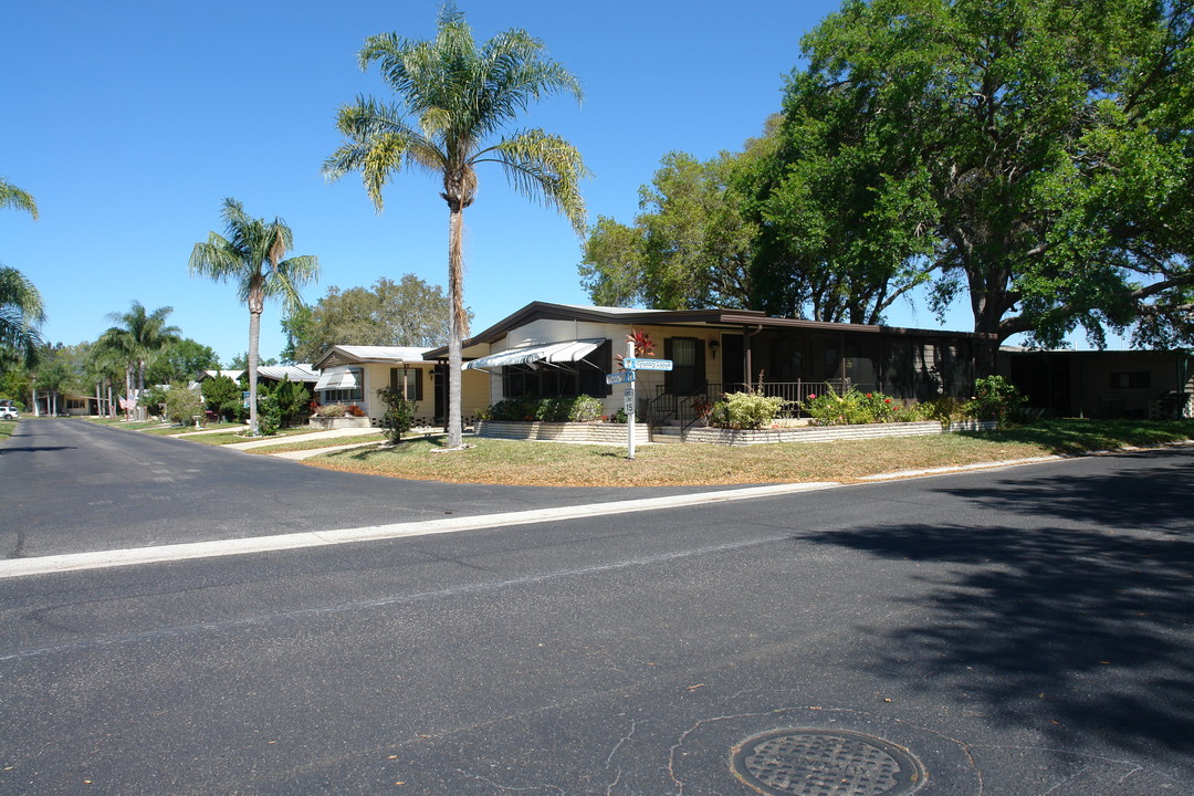 Country Lakes Villages in Palmetto, FL - Building Photo