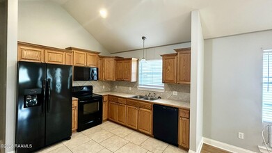 18012 Woodhaven Dr in Prairieville, LA - Building Photo - Building Photo