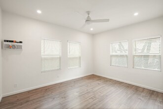 1202 N Gower St in Los Angeles, CA - Building Photo - Building Photo