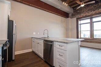 140 W Mountain St-Unit -203 in Kings Mountain, NC - Building Photo - Building Photo