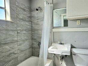 5008 Ave S-Unit -4 in Galveston, TX - Building Photo - Building Photo