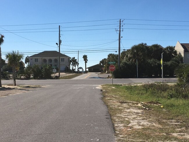 4014 Irwin St in Panama City, FL - Building Photo - Building Photo