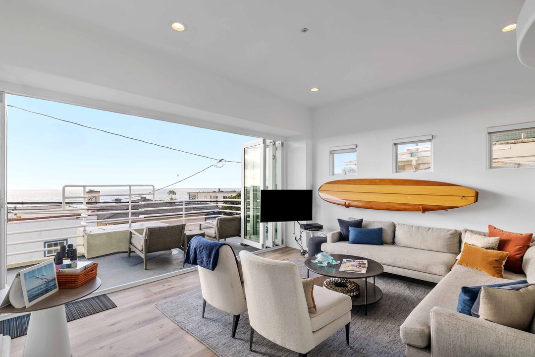 1308 Ocean Dr in Manhattan Beach, CA - Building Photo