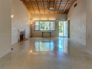 816 Lorca St in Miami, FL - Building Photo - Building Photo