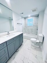 900 W Montrose Ave in Chicago, IL - Foto de edificio - Building Photo