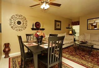 Siegen Calais Apartments in Baton Rouge, LA - Building Photo - Interior Photo