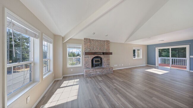 1145 SW 6th Ave in Oak Harbor, WA - Building Photo - Building Photo