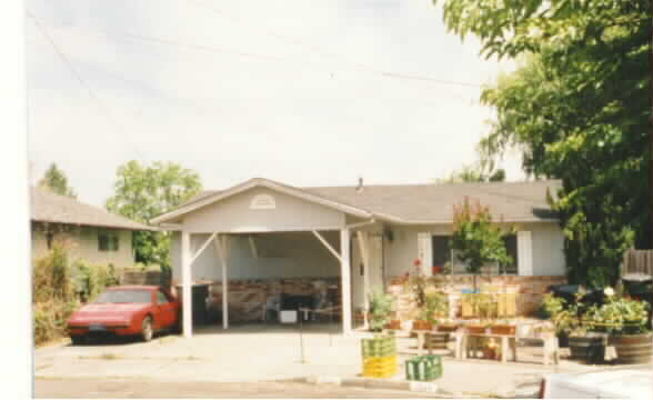 Tri-Plex in Santa Rosa, CA - Foto de edificio - Building Photo