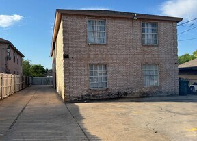 3205 Chestnut St in Laredo, TX - Building Photo