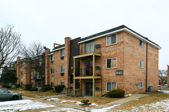 838 W College Blvd in Addison, IL - Building Photo - Building Photo